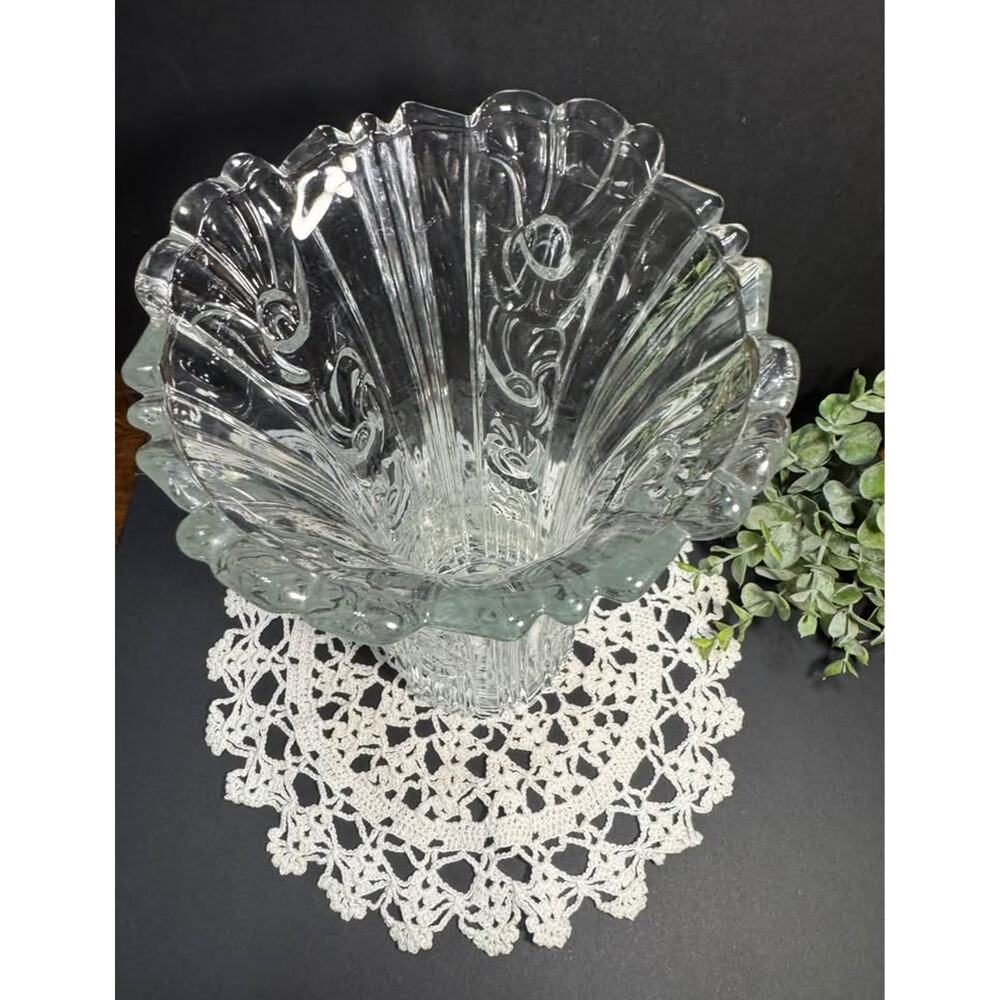 Clear Crystal Vase from Italy - Scalloped Ribbed Design - Picture 2 of 4
